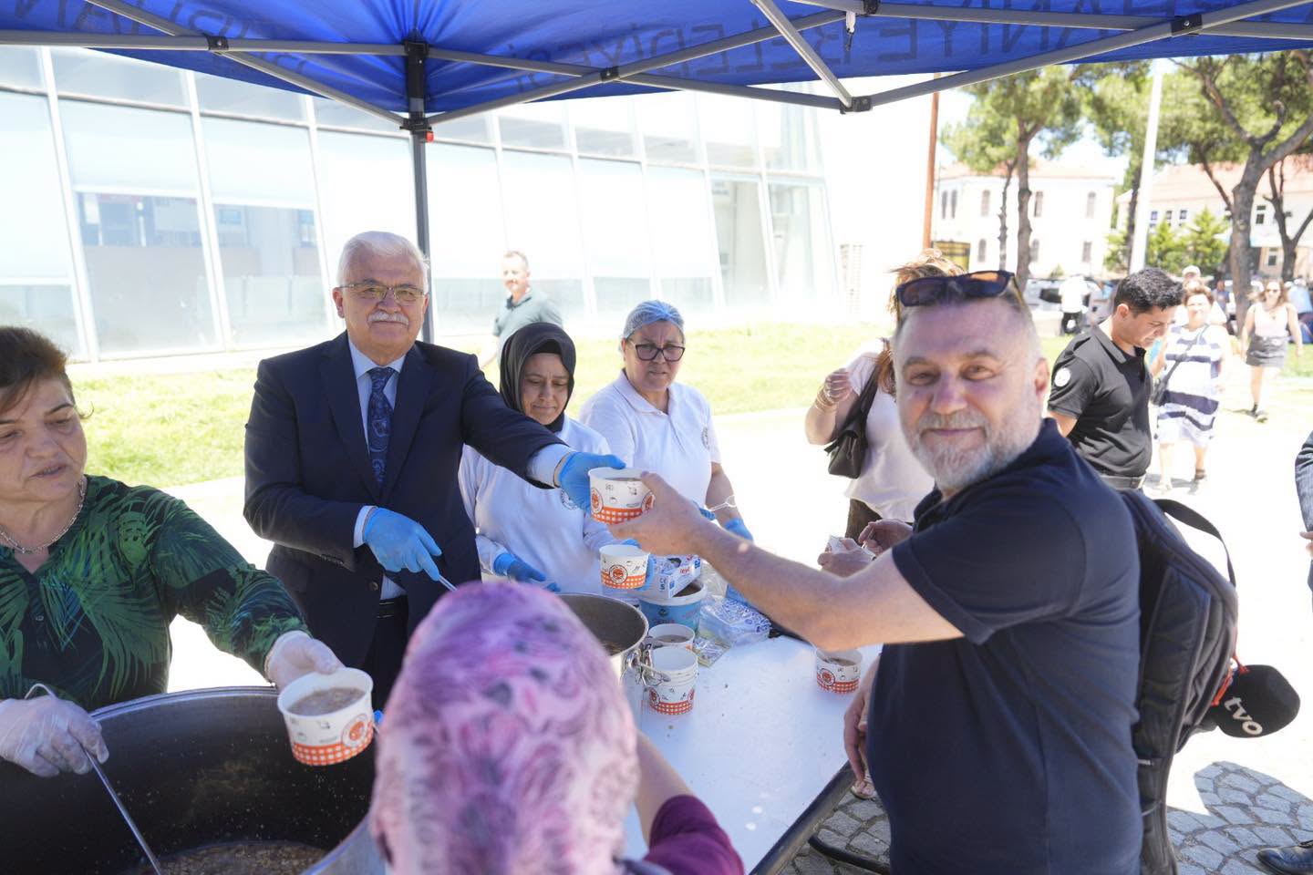 BURHANİYE BELEDİYESİ'NDEN GELENEKSEL AŞURE HAYRI