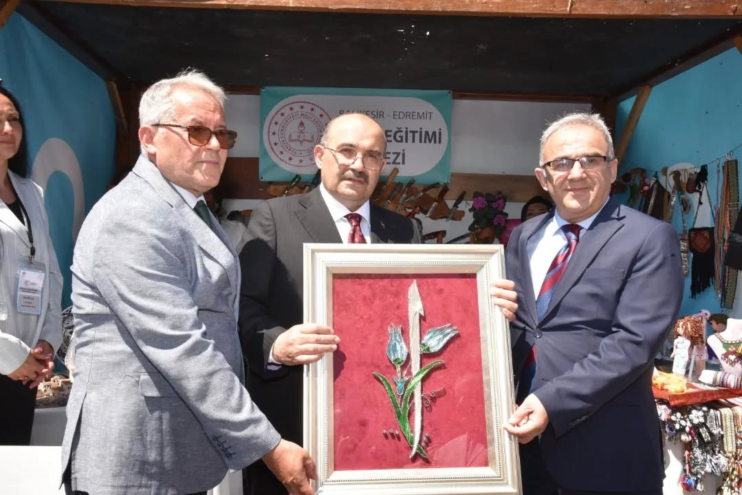EDREMİT, HAYAT BOYU ÖĞRENME HAFTASI AÇILIŞ PROGRAMINDA YERİNİ ALDI