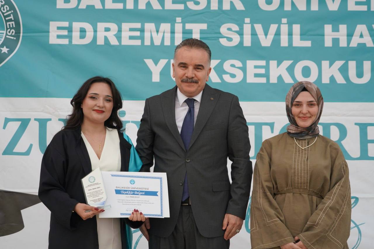 EDREMİT SİVİL HAVACILIK YÜKSEKOKULU'NDA MEZUNİYET COŞKUSU YAŞANDI