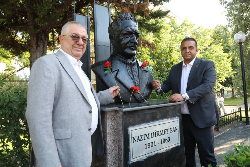 EDREMİT'TE NAZIM HİKMET ANILDI