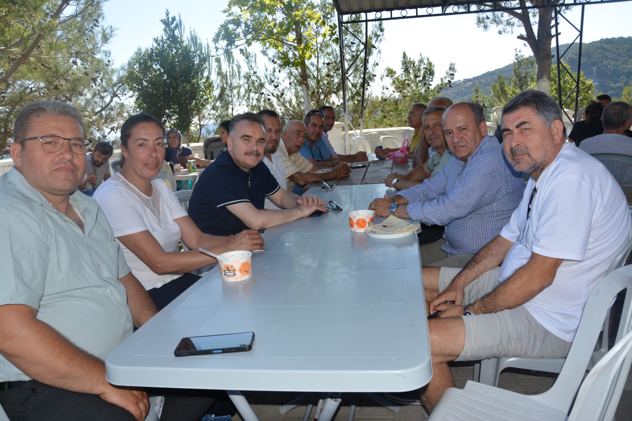 EDREMİT KAYMAKAMI AHMET ODABAŞ'TAN DOYRAN'DAKİ AŞURE HAYRINA ZİYARET
