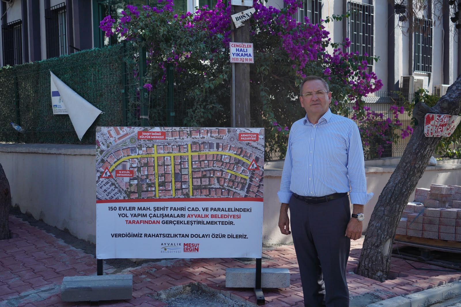 AYVALIK'TA 200 MİLYON LİRALIK YOL DÖNÜŞÜMÜ HIZ KESMEDEN SÜRÜYOR