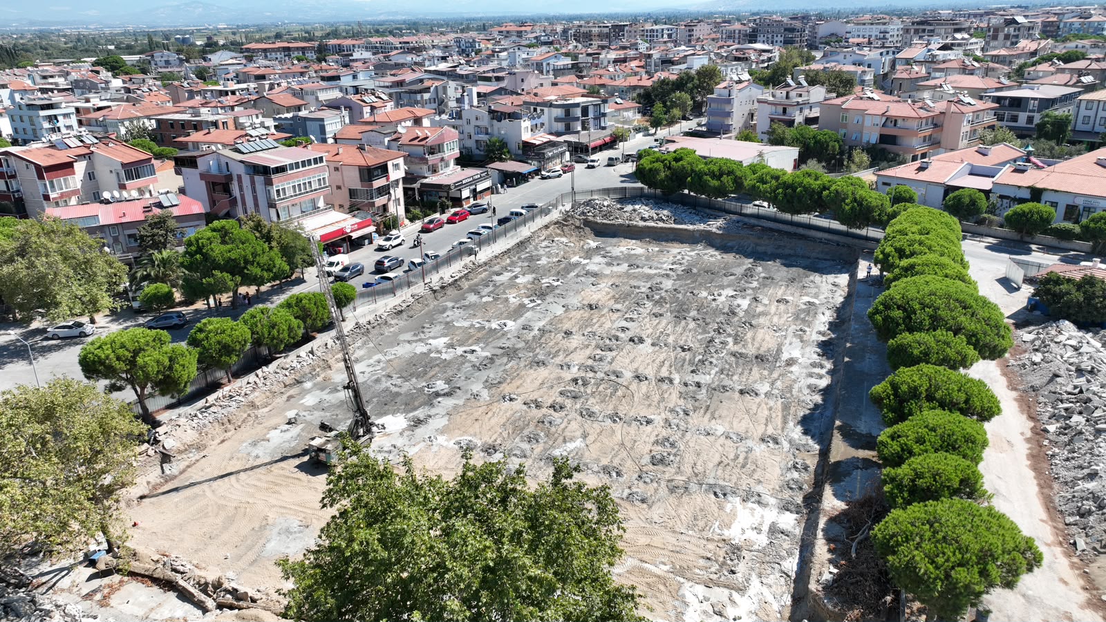 BAHÇELİEVLER PAZAR YERİNDE HAZIRLIKLAR DEVAM EDİYOR