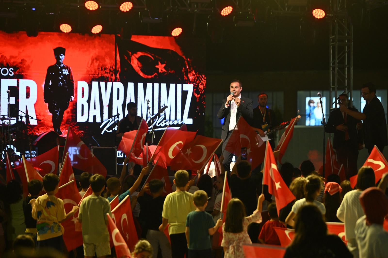 BALIKESİR, 30 AĞUSTOS'TA TEK YÜREK OLDU