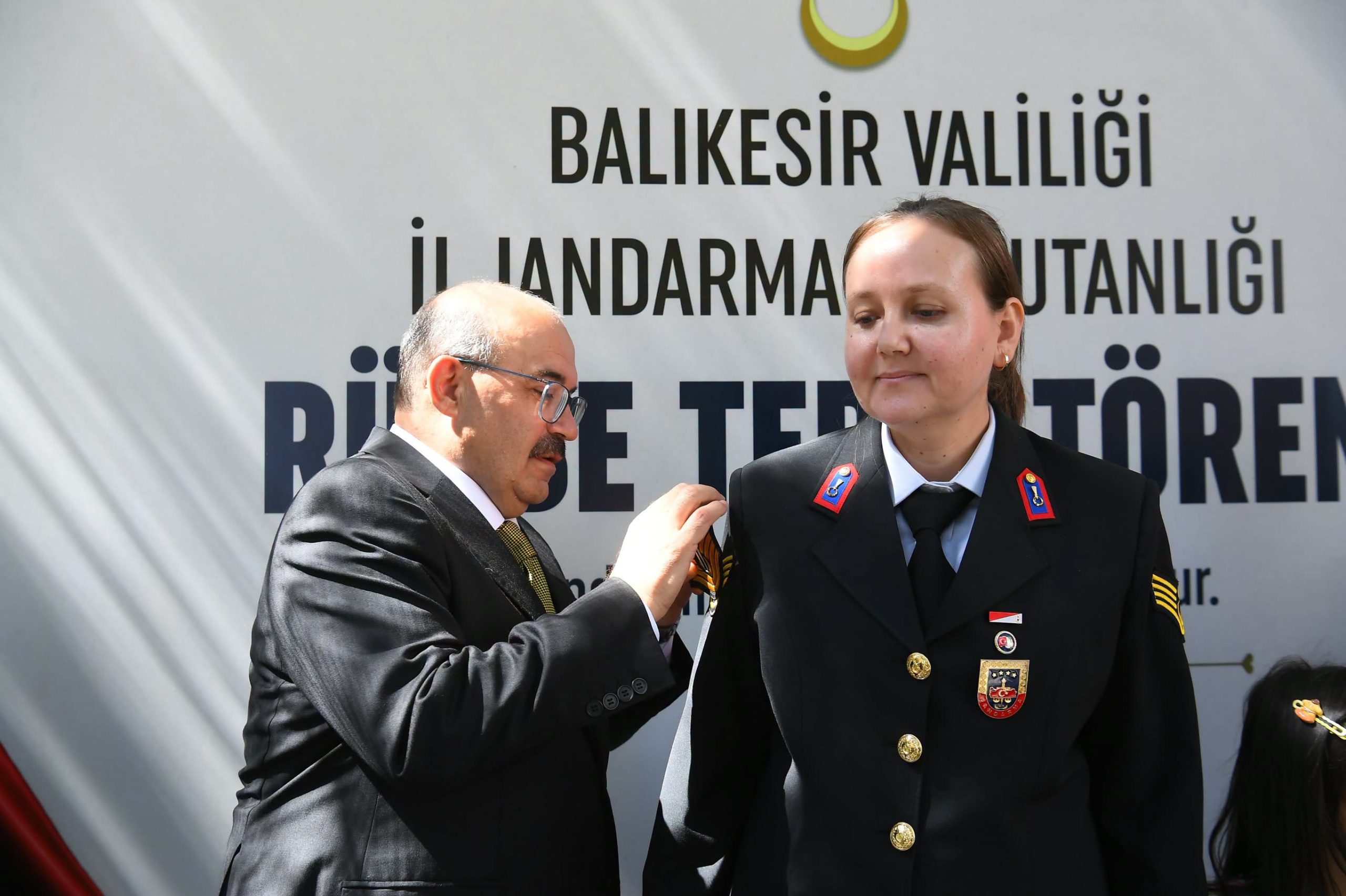 BALIKESİR'DE JANDARMA PERSONELİNİN TERFİ HEYECANI