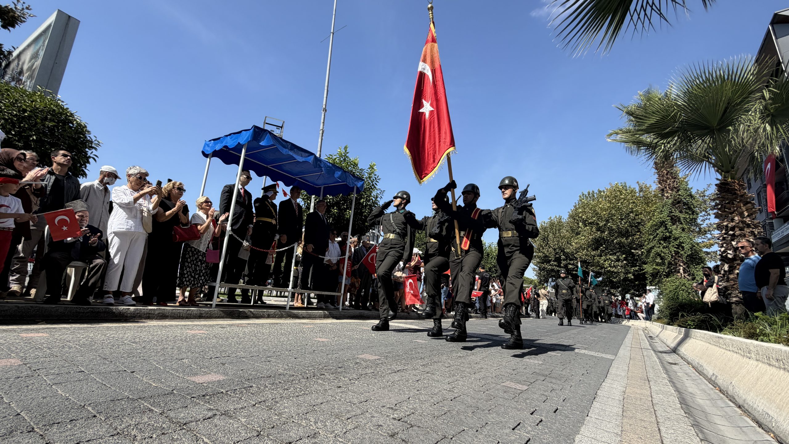 EDREMİT'TE 30 AĞUSTOS ZAFER BAYRAMI COŞKU VE GURURLA KUTLANDI