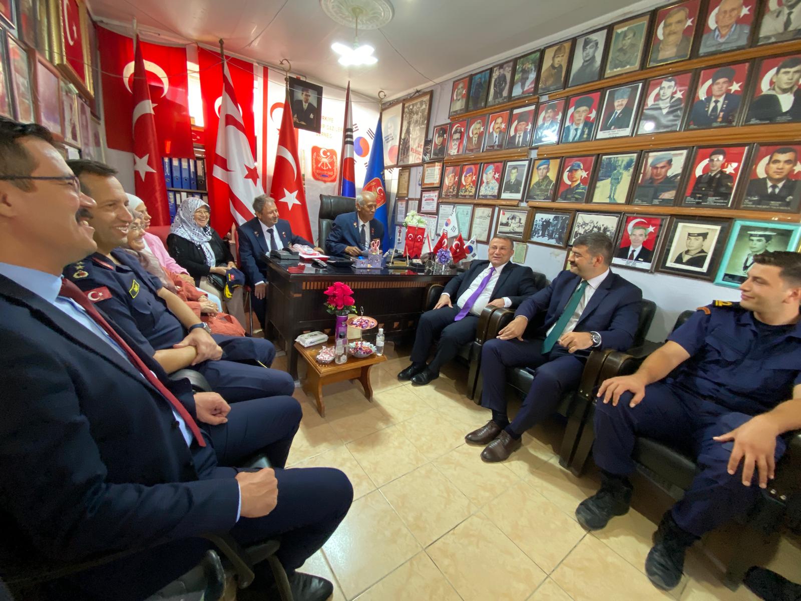 AYVALIK'TA KAYMAKAM CİMŞİT'TEN GAZİLERE NAZİK ZİYARET