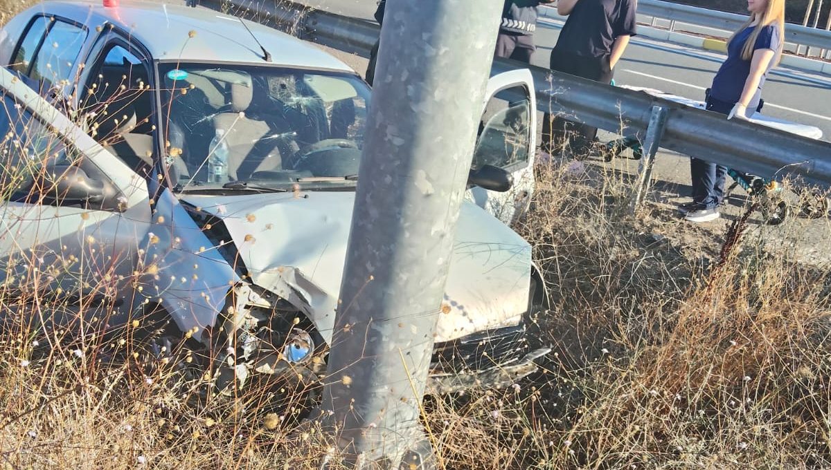 BALIKESİR-EDREMİT KARAYOLU İVRİNDİ KAVŞAĞI'NDA KAZA: 1 YARALI