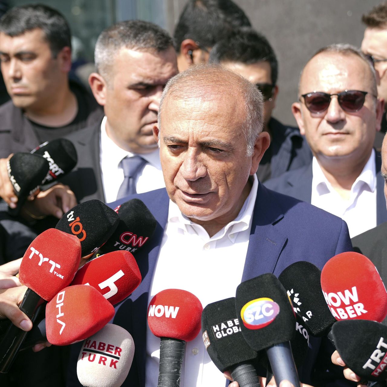 GÜRSEL TEKİN'İN GÖREVİNE SON VERİLDİ