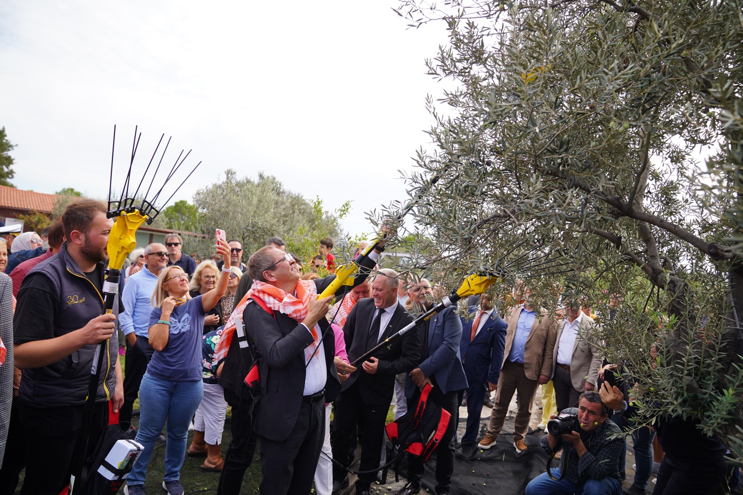 FESTİVALDE; FERİDUN DÜZAĞAÇ, GÖKÇE VE ÜMİT SAYIN SAHNE ALACAK