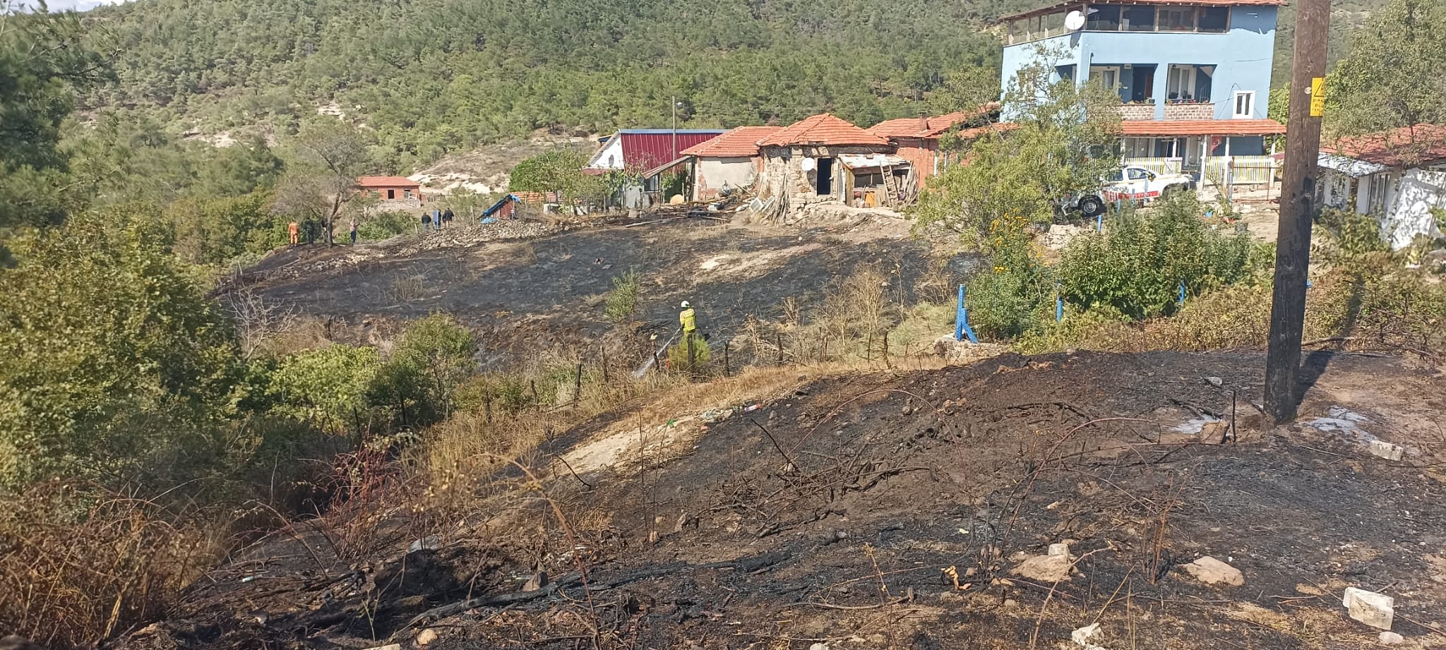 SAVAŞTEPE'DE YANGIN YERLEŞİM ALANLARINA SIÇRAMADAN SÖNDÜRÜLDÜ