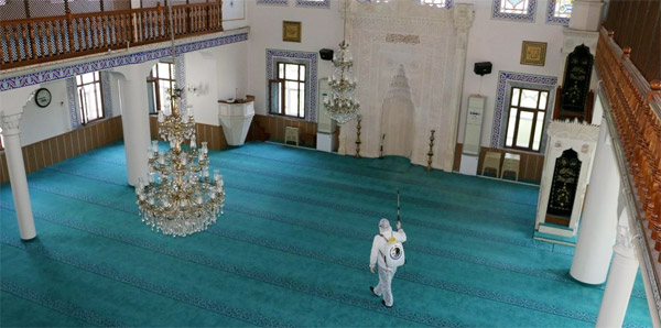 Açılacak Camilere Dezenfekte Ediliyor