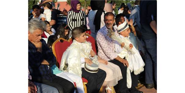 Beyoğlu'nda 400'Den Fazla Çocuk Toplu Sünnet Şöleninde Eğlendi