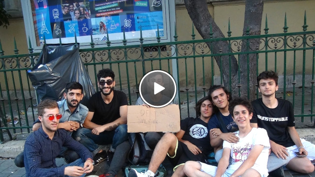 İstiklal Caddesi'nde '1 Lira'ya Dert Dinleme' Hizmeti