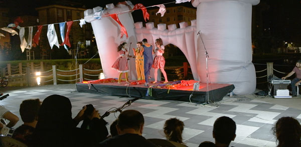 "Maltepe Tiyatro Festivali"nde 6 oyun birden sahnelendi