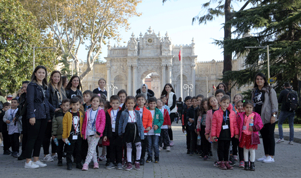 Minik Kartallılar Dolmabahçe Sarayı'nı Ziyaret Etti