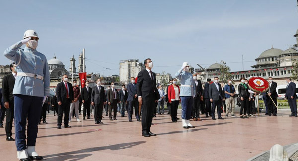 Taksim'de 19 Mayıs Töreni