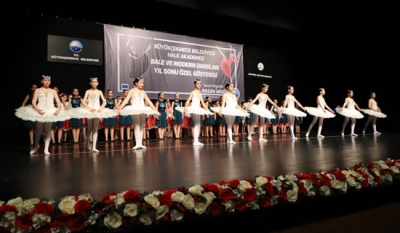 Akademi Öğrencilerinden Yıl Sonu Balesi