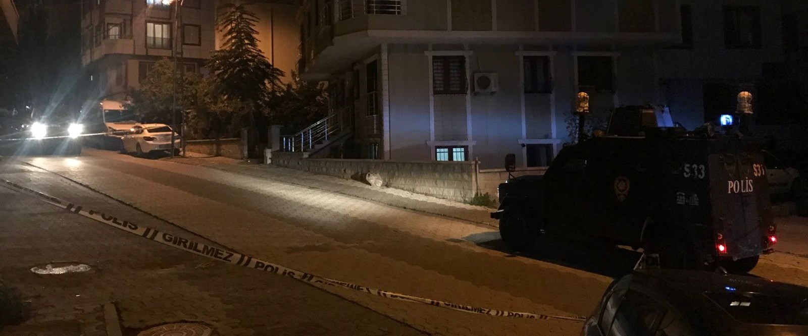 Ataşehir'de sokakta 2 el bombası bulundu