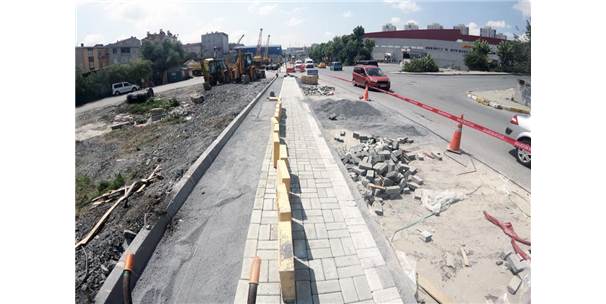 Avcılar'da Yol, Bakım Ve Onarım Çalışmaları Devam Ediyor