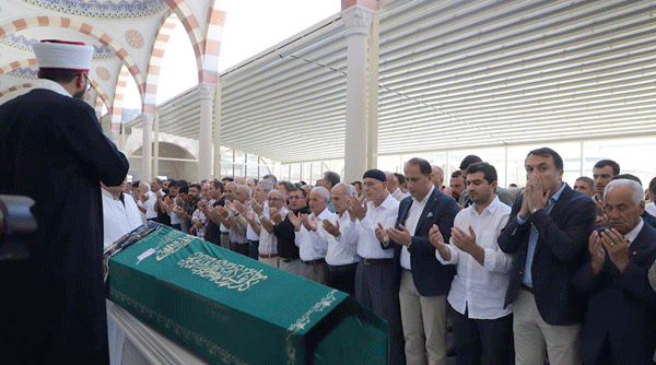 Başkan Akgün'ün yengesi son yolculuğuna uğurlandı