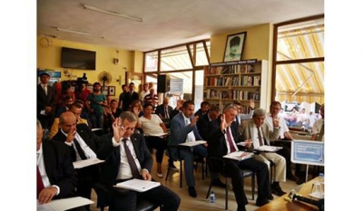 Belediye Meclisi Kahvede Toplanıyor