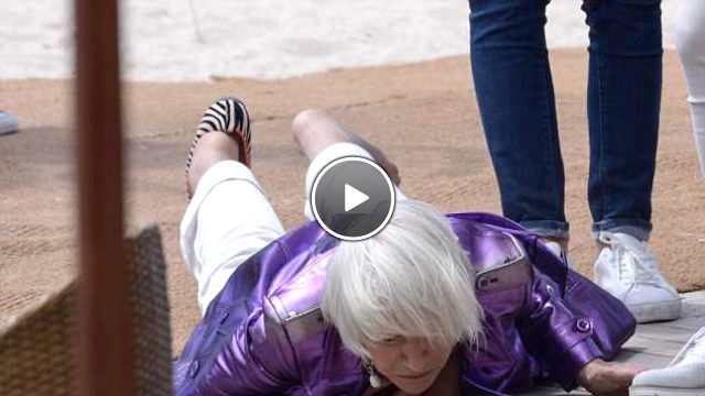 Cannes Film Festivali'nde 72 Yaşındaki Oyuncu Yere Kapaklandı