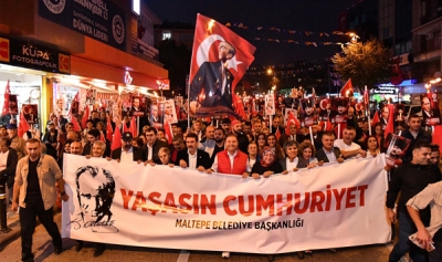 Cumhuriyet'in 96'nci yılı Maltepe'de coşkuyla kutlandı