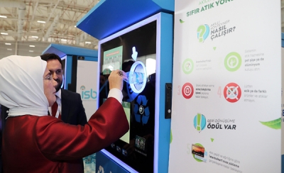 Emine Erdoğan Atık Otomatını Beğendi 