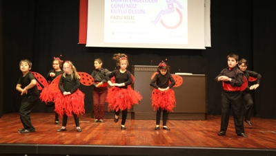 Engelli Çocuklar Sahnede Büyüledi 