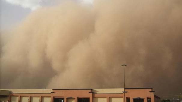 Hindistan'da kum fırtınası: Bu ay 145 kişi hayatını kaybetti