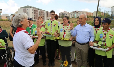 Hobi bahçeleri Büyükçekmeceli engellilere terapi oldu