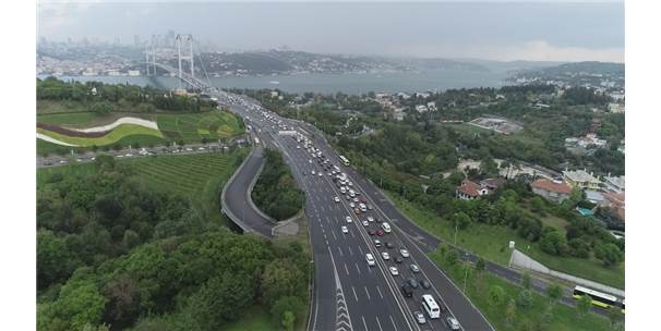 İstanbul'da Okula Uyumun İlk Gününde Oluşan Trafik Yoğunluğu Havadan Görüntülendi