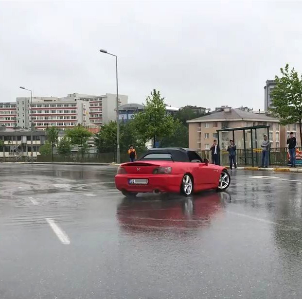 İstanbul'da Tüneli Kapatan Lüks Otomobilli Magandalar Terör Estirdi