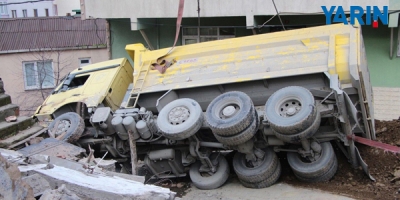 Kağıthane'de Hafriyat Kamyonu Kazası!