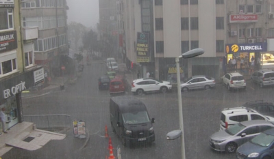 Kartal'da Aniden Yağmur ve Dolu Bastırdı