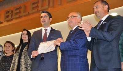 Kartal'da Başkan Yüksel Mazbatasını Aldı