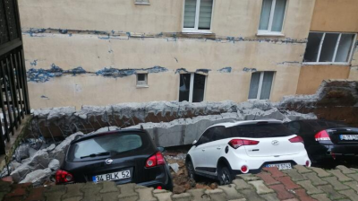 Kartal'da İstinat Duvarı Çöktü 