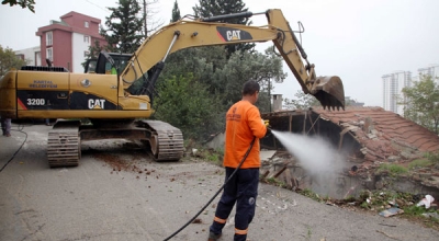 Kartal'daki Metruk Binalar Yıkılıyor