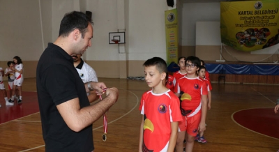 Kartallı minik sporcular madalyalarını aldı