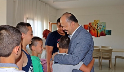 Kaymakam, Çocuklarla Bayramlaştı