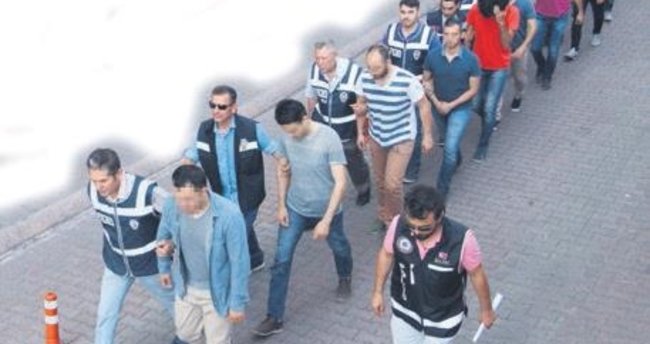 Kripto askerlere gözaltı