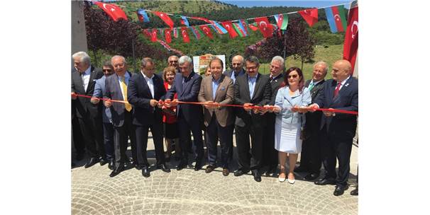 Maltepe'de Azerbaycan Halk Cumhuriyeti 100. Yıl Parkı Açıldı
