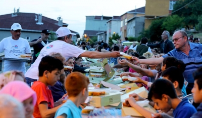 Maltepe'de "Sevgi Sofraları"