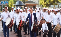 Marşlar ve Davullar Eşliğinde Karşılama