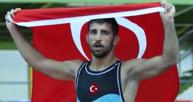 Milli Güreşçi Kerem Kamal, 23 Yaş Altı Avrupa Güreş Şampiyonasında Altın Madalya Kazandı