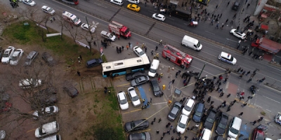 Otobüs Otoparka Daldı!