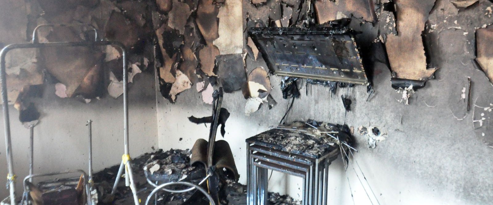 Patlayan televizyon evi kül etti