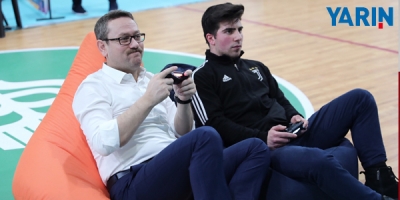 Gençlerle PES attı