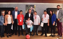 Şampiyonlardan Kılıç'a Ziyaret